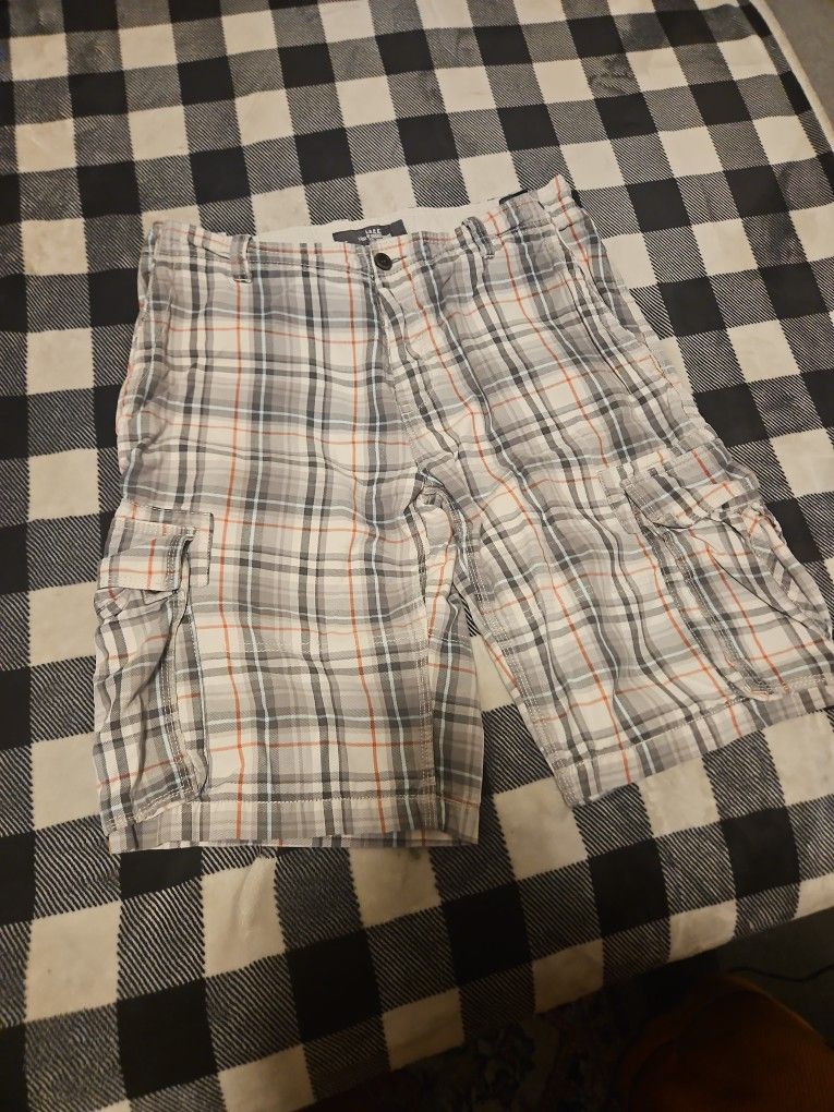 H&M Men's Plaid Cargo Shorts Size 34