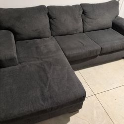 🔥 MUST SELL TODAY – CLEAN MODERN COUCH – GREAT DEAL 🔥