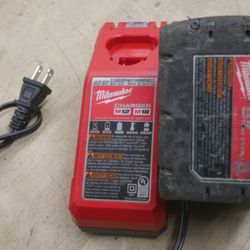 Milwaukee 48-11-1850 charger & 5ah battery kit 889769-2