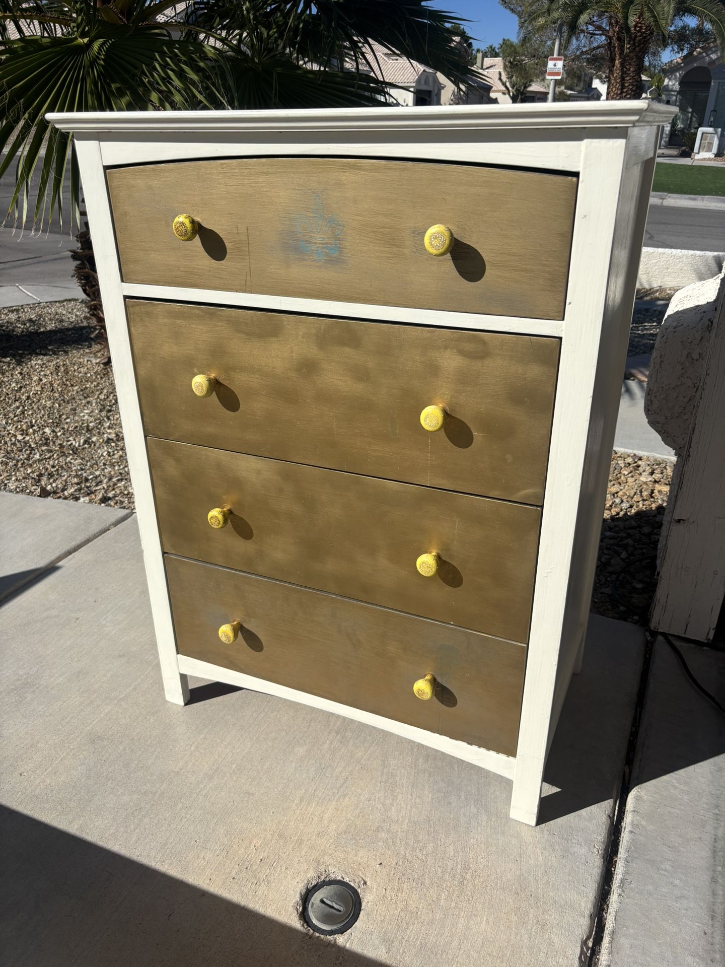 Dresser