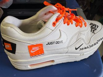 7.5 unisex Nike shoes