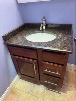 Bathroom vanity 31 x 22.5
