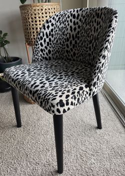 Spotted Curve Back Chair