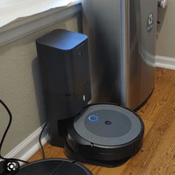 iRobot i3 Vacuum With Self Empty Bin