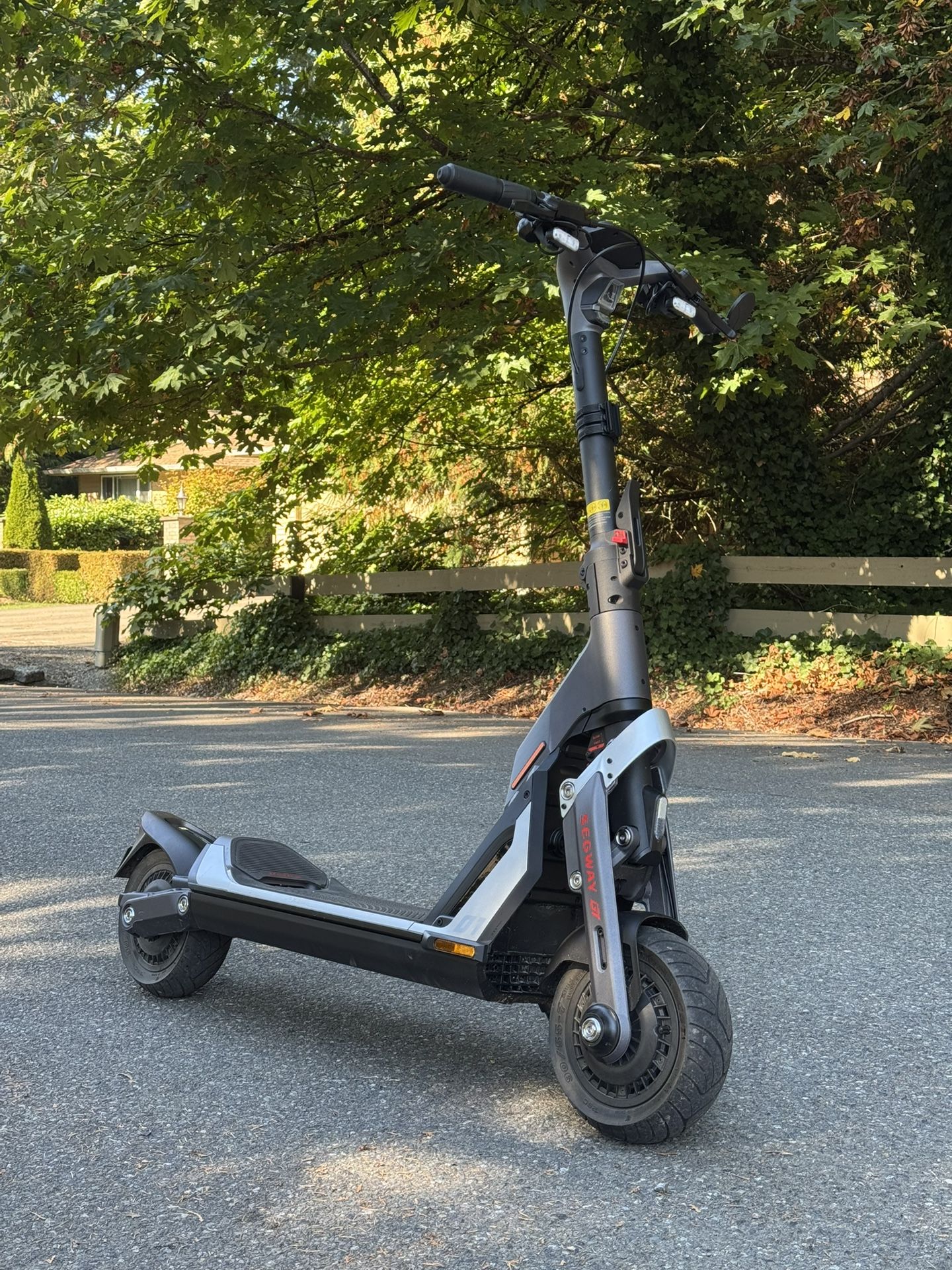 Segway GT, 37 Mph / 43 Mi, 3000w Motor, Dual Suspension, Electric Scooter.