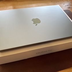 Apple MacBook Pro 14-inch M3 8-Core