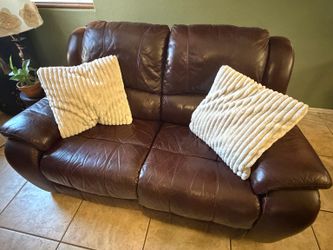 Comfortable dark brown leather reclining loveseat in very good condition.