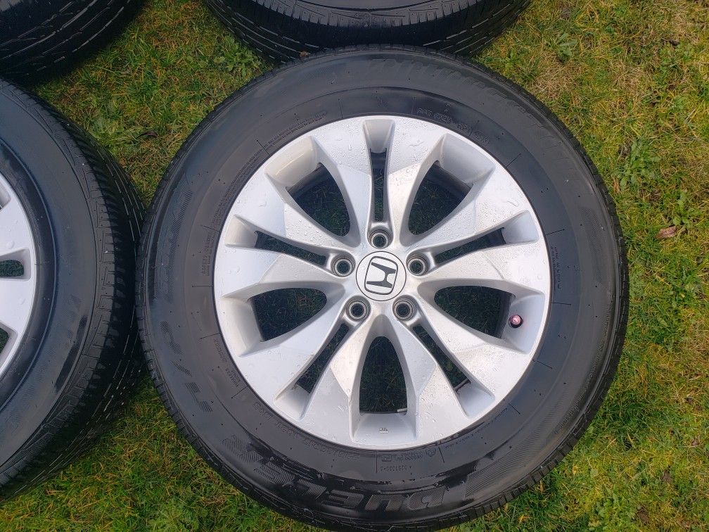 2014 Honda CRV wheels 17" with Bridgestone Dueler HP All Season Tires