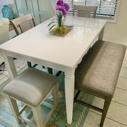 Like New Pub Table With Butterfly Leaf And 3  Barstools And Bench 