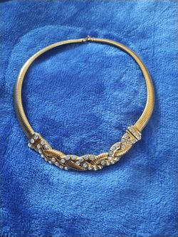 Vintage Monet Good Tone Necklace 