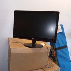 LG 22 In Monitor Everthin Works Great As New Comes Wit The Hdmi Cord Wil Trun It On Fo U When U Pick It Up I Just Got A 50 Inch LG Monitor So No Need 