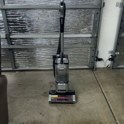 Shark UV900 Pet Performance Plus Lift-Away Upright Vacuum with DuoClean PowerFins HairPro and Odor Neutralizer Technology