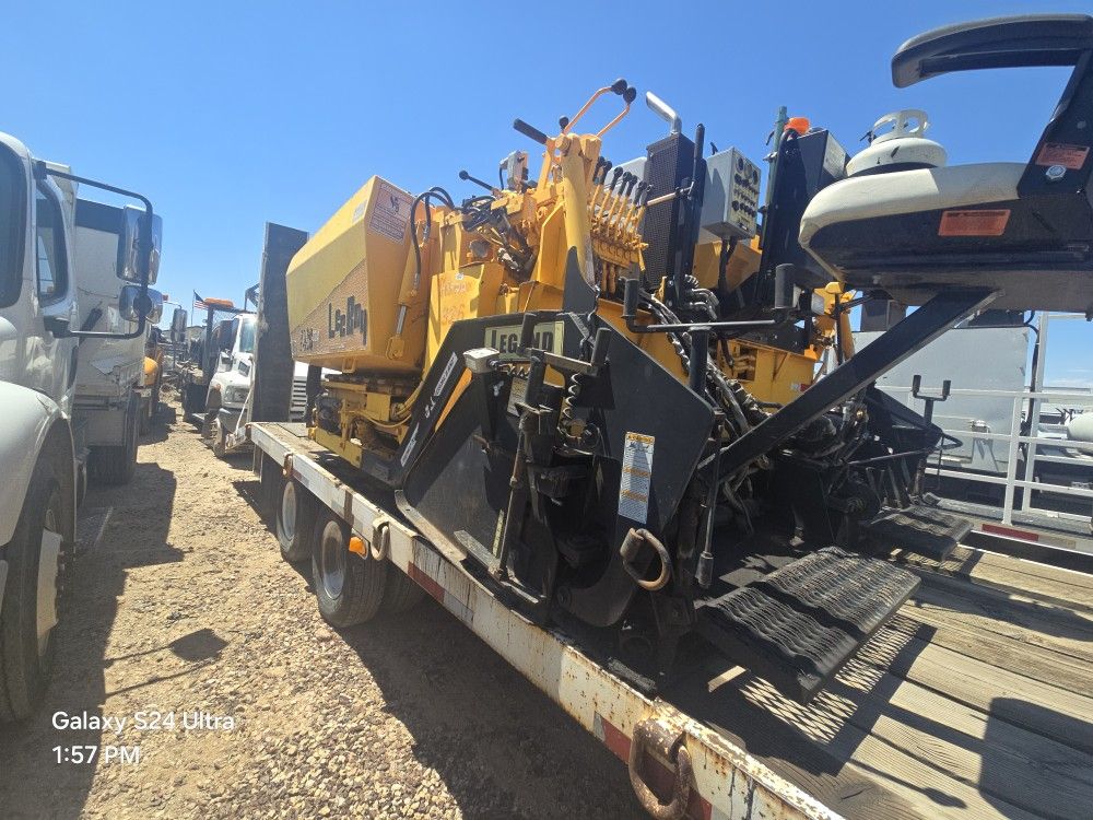 leeboy 7000 asphalt paver excellent condition low hour