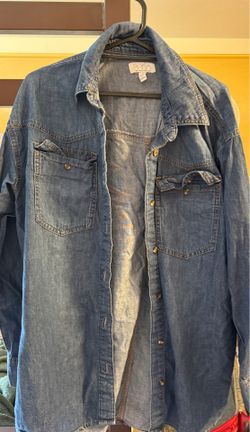 📛Sofia Vergara Denim Button-Up Shirt - Women’s S📛