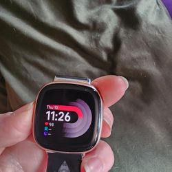 Fitbit Versa 4