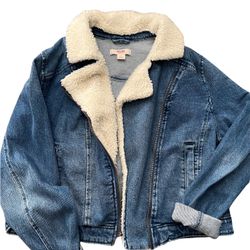 Denim Jacket with Zipper and Fur