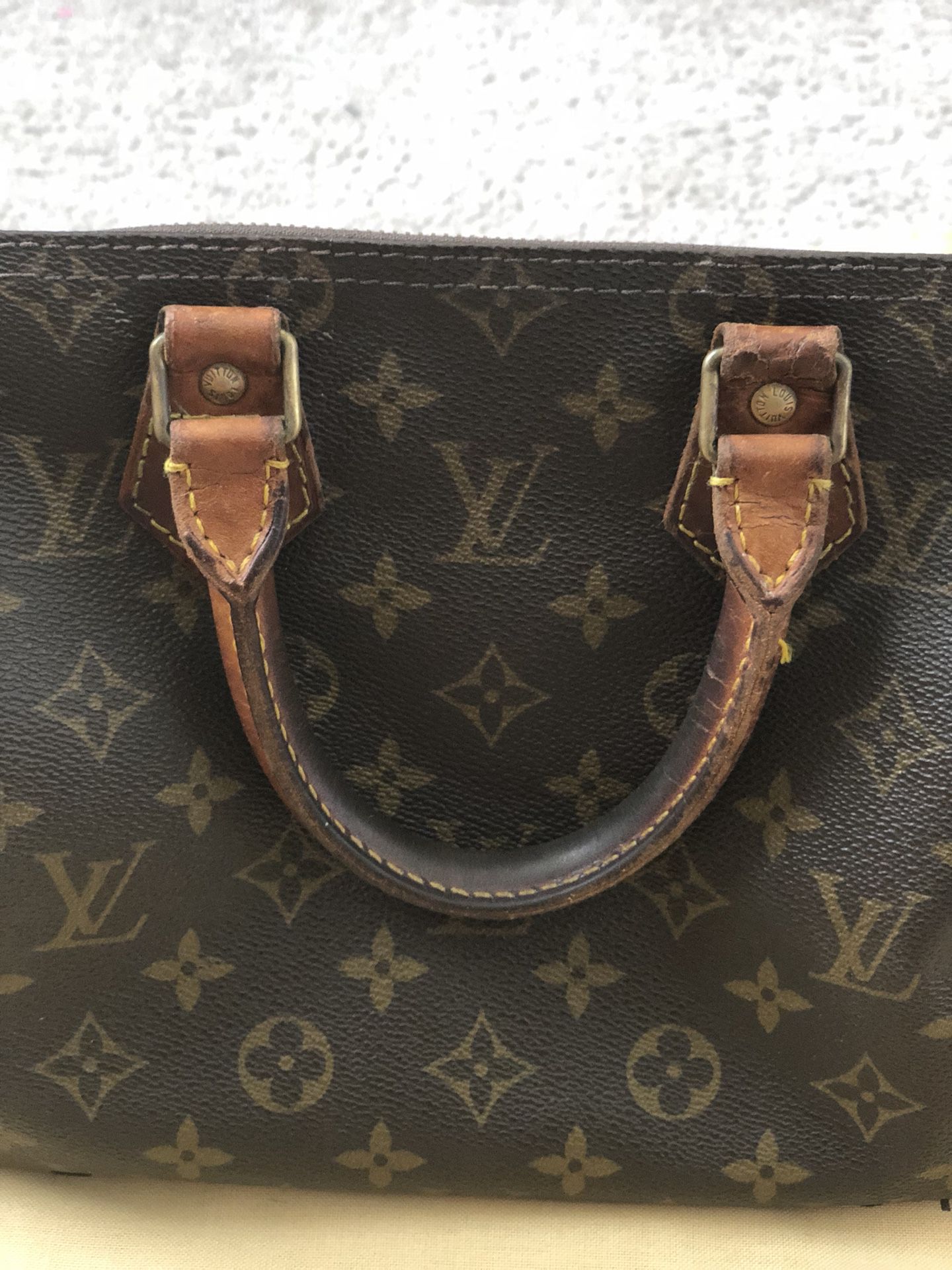 Louis Vuitton Twist Mm 2022 Years With Chip FBE for Sale in Peck Slip, NY -  OfferUp