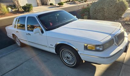 1995 Lincoln Towncar a Classic
