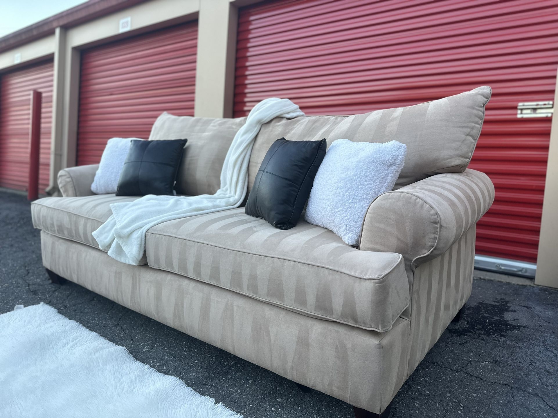 (Delivery) Beige 3 Seater Couch/Sofa for Sale in Mount Holly, NC OfferUp