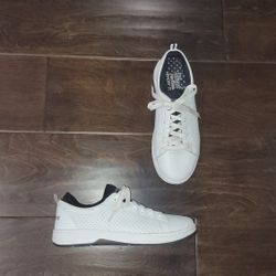 Skechers (Women's 10) White Leather Air Cooled Memory Foam Fashion Sneakers Excellent Condition PRICE Is Firm Cash Only 