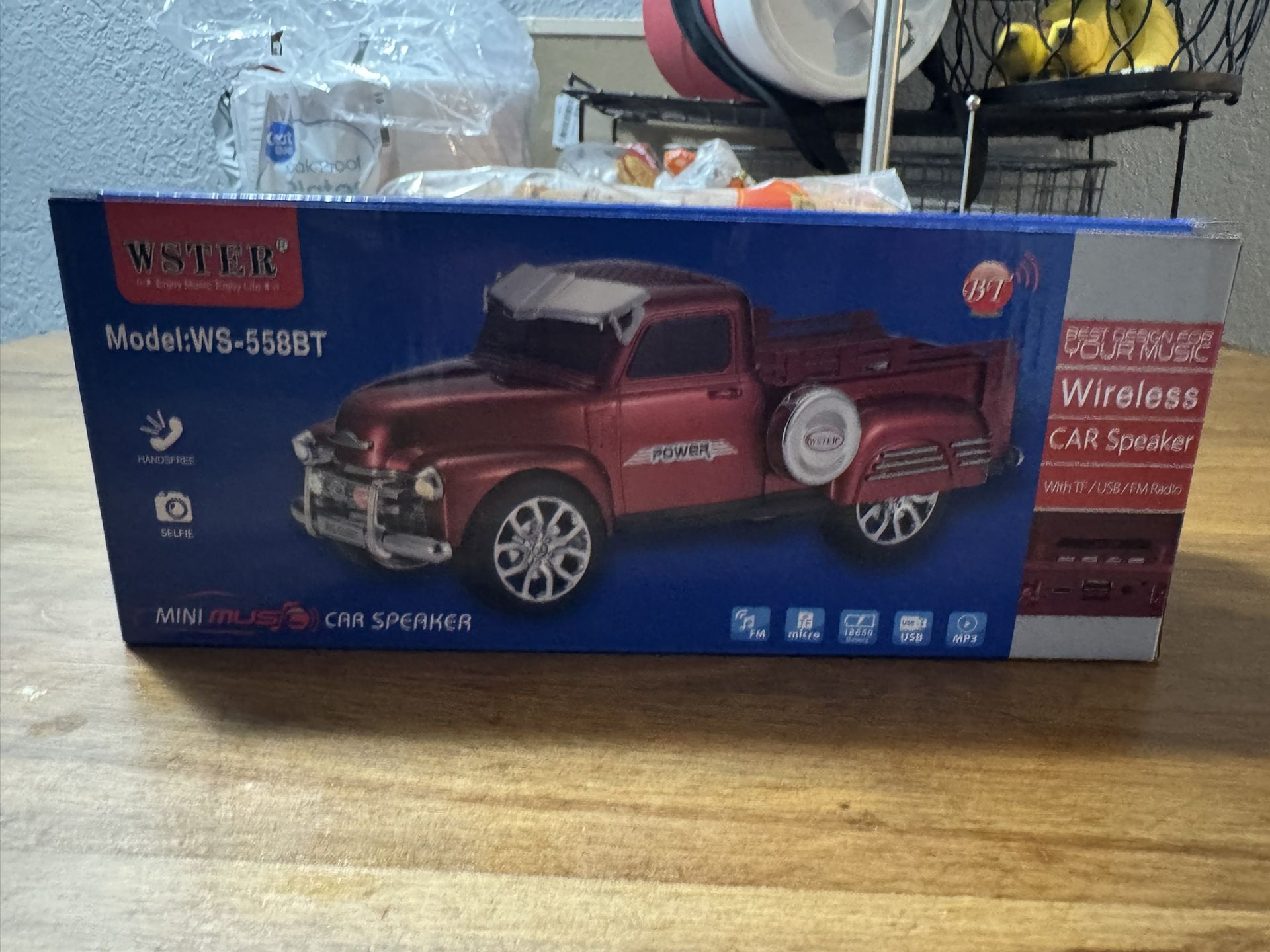 (WESTER MINI MUSIC RED TRUCK SPEAKER)
