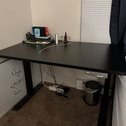 standing desk with memory controller