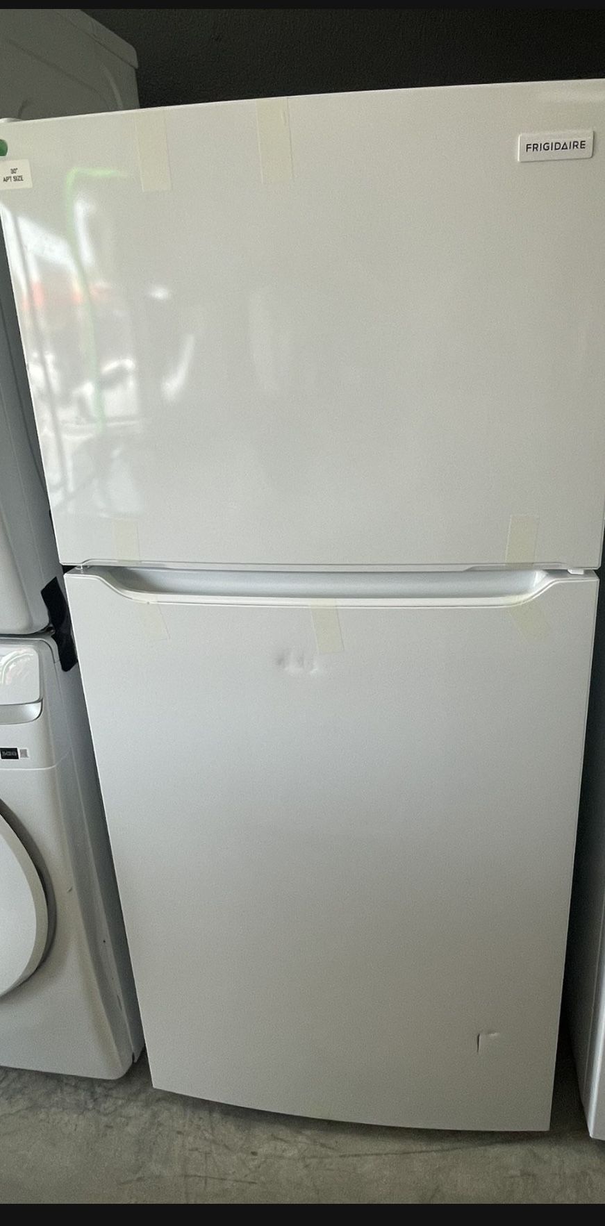 Frigidaire 20 Cu Top Freezer Refrigerator In