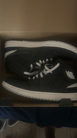 Jordan 1 Retro black and whiten