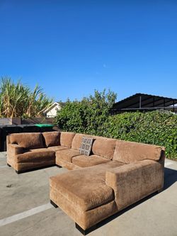 Large Sectional Sofa 💥 Free Delivery 💥