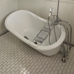 Cast iron clawfoot tub