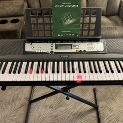 EZ-200 Yamaha Keyboard
