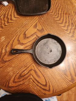Cast Iron Skillet 8"