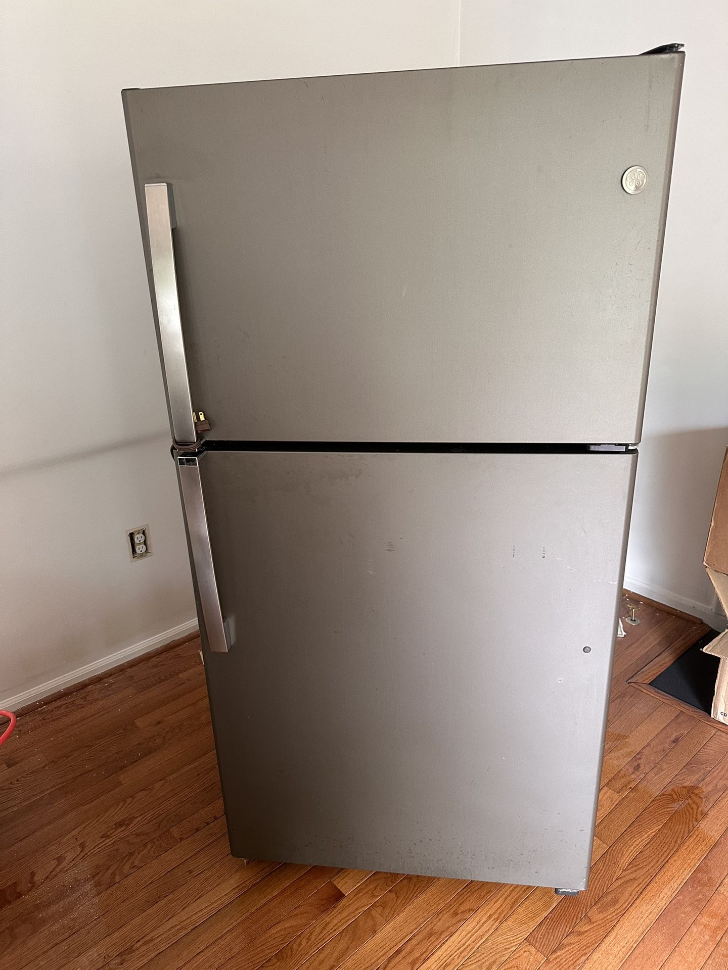 GE Refrigerator 