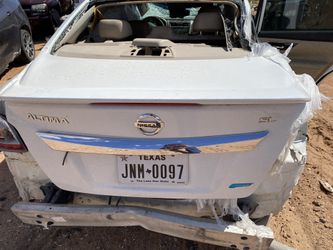 2014 Nissan Altima SL trunk lift