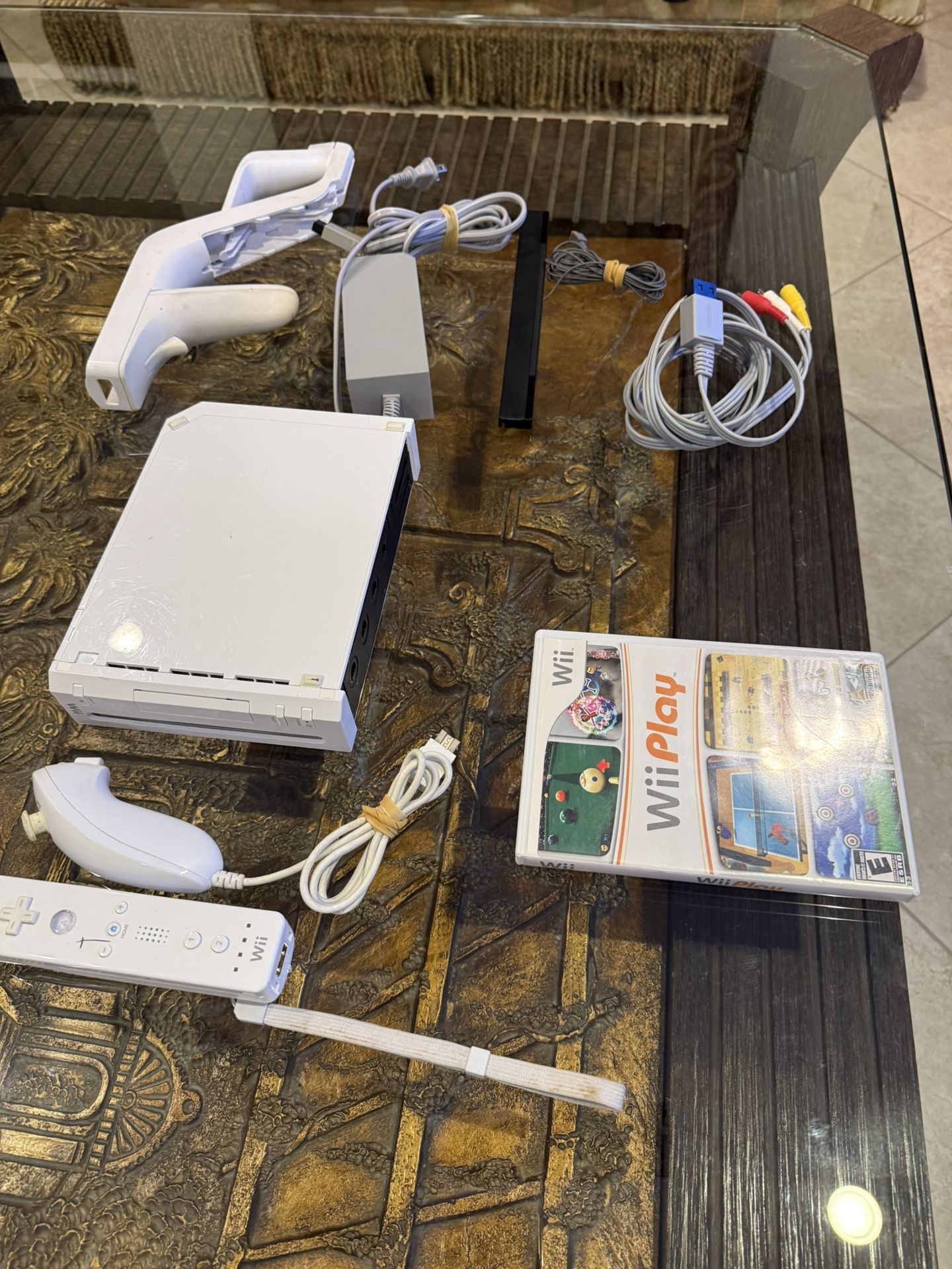 Wii Bundle with Wii Play + controller + nunchuck + Wii Zapper Crossbow Gun . Everything Tested!!