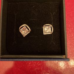 18k White Gold Studs