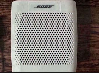 Bose SoundLink Color -white - Model #415859 with Charging Cord