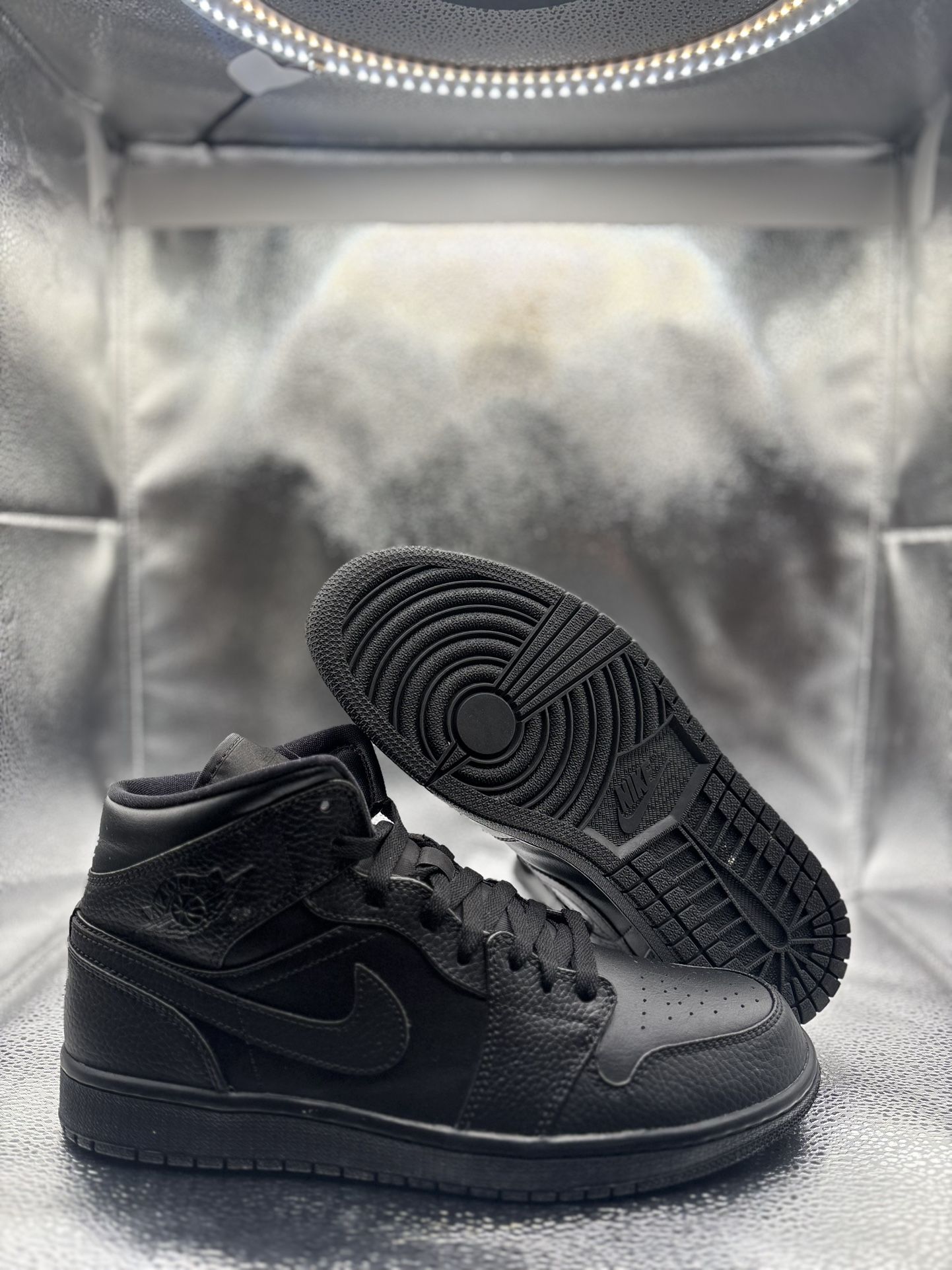 Air Jordan 1 Mid Triple Black