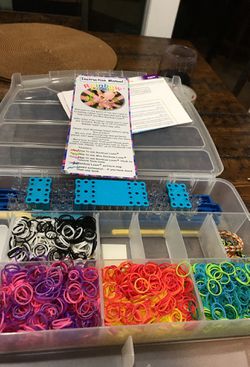 Rainbow Loom with case and tons of extra rubber bands accessories