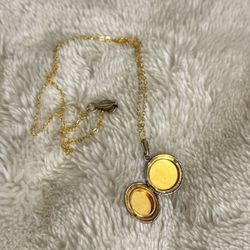 Vintage 12k Gold Filled Photo Locket