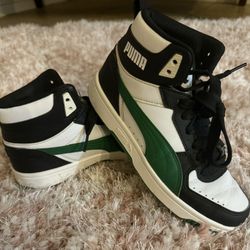 Puma Shoes Size (2.5) Kids Size