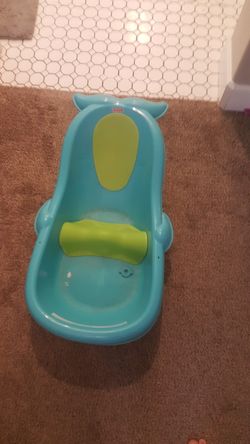 Fisher price baby bath tub (w/ head pad)