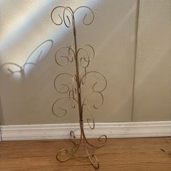 brass-plated metal wire ornament display stand