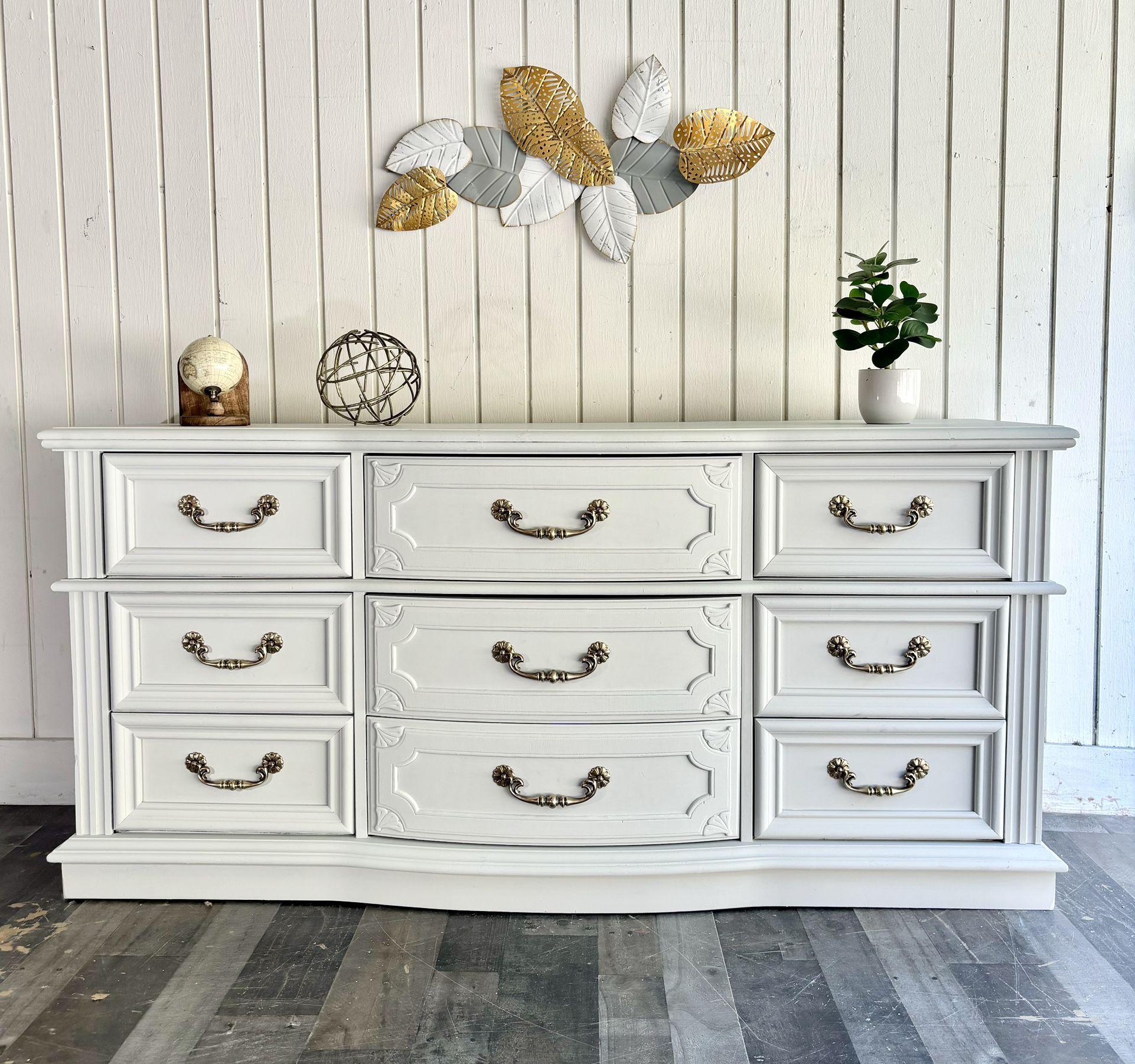 Beautiful wooden vintage Credenza dresser Bassett,working well , unique design, original handles, great condition , good size , 9 drawers lot space , 
