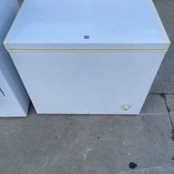 KENMORE FREEZER  (FREE DELIVERY )