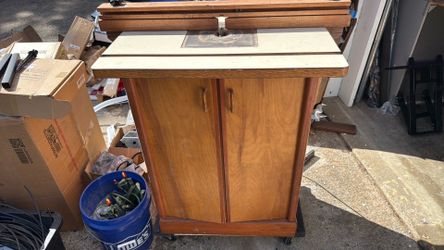 Router Cabinet - Older but works great