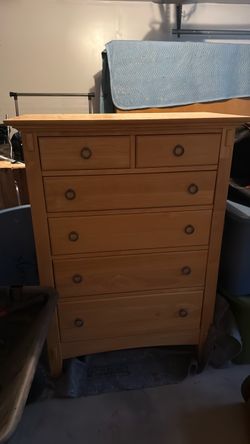American Signature 6-Drawer Tall Dresser – Light Blonde Wood / Excellent Condition