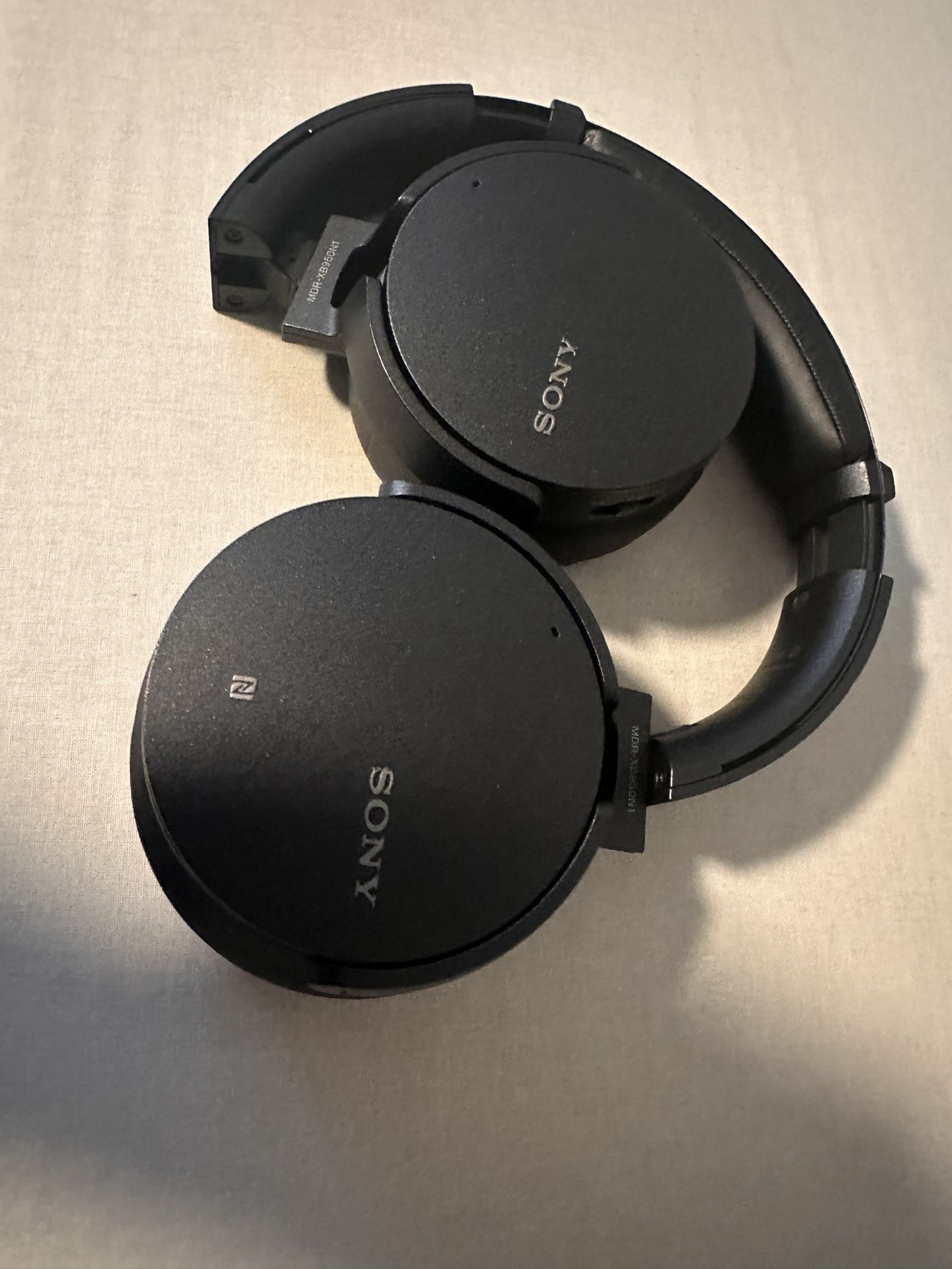 Sony Headphones MDR-XB950N1