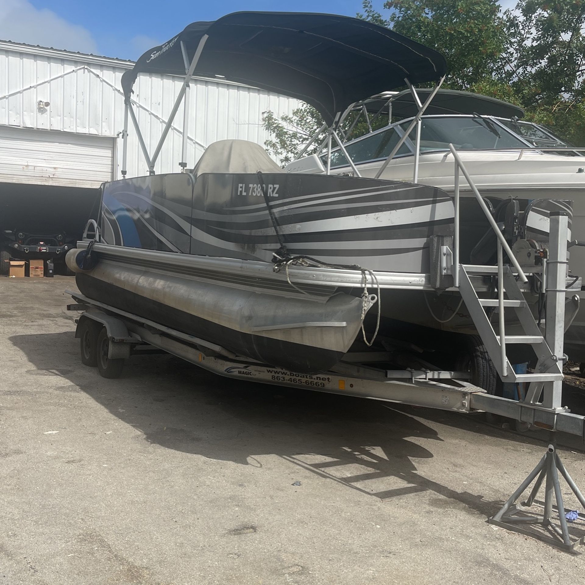 2013 Sun Tracker Pantoon Boat Option For Trailer