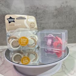 Tommee Tippee Newborn Pacifiers + Silicone Pacifier Set with Storage Case (0–2 Months)